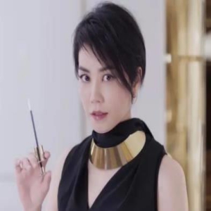 王菲为什么有如此本事?马云用重金都请不来她,当时真的很火