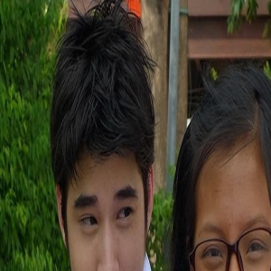 还记得国外那个纯洁小水吗?眼里已经没了天真,穿着满是风尘