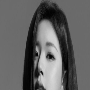 赵露思最新时尚大片,从肉鼻变小翘鼻,被网友质疑医美了