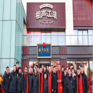 网传苗阜西安相声园子卖不出票,20万月租吃不消,几间铺面已转租