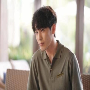 母亲著名演员，能继承上亿家产，他却跑龙套14年，33岁终成实力派