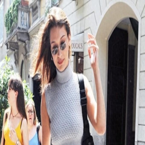 这些美腿女明星告诉你,天热不穿裙子就穿一条短裤