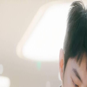 当25岁关晓彤和32岁张天爱站一起时,才明白什么叫气质和骨相