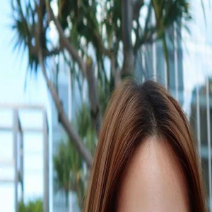 大露美背抢眼!34岁TVB力捧女星晒完美侧颜!《法证先锋6》继续参演