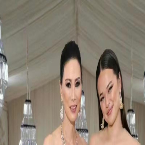邓文迪高调走红毯,穿粉色抹胸裙好显嫩,同框女儿像姐妹