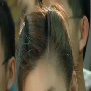 她堪称“最干净女星”,出道20多年从不接吻戏,初吻留给自己老公