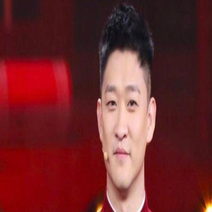 曹云金济南首次线下演出,撩大褂回应师承何处,郭德纲做法引争议