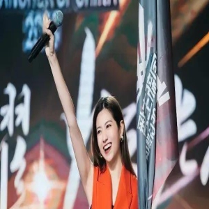 搭档李佳琦!陈自瑶担任《中国新主播》总决赛评判