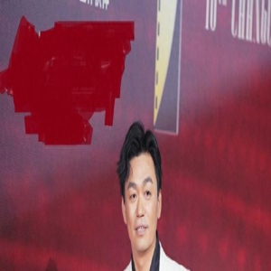 41岁王宝强红毯造型大翻身!西装配皮鞋英俊儒雅,名导气场拿捏了