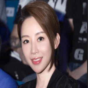 九球天后潘晓婷恋情曝光,被拍深夜约会神秘男,41岁终于找到真爱