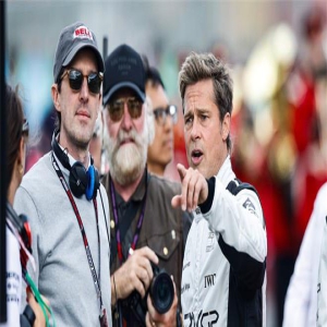 布拉德·皮特现身伦敦拍新片 化身F1赛车手酷帅有型