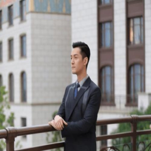 胡歌《不虚此行》首日票房仅1,000万,剧情平铺直叙成最大败笔!