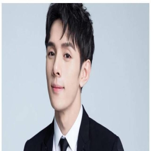 李佳琦为啥这么飘?带货怼网友,一夜掉粉超11万,凌晨发文致歉反被嘲讽