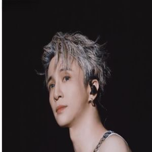 40岁薛之谦在四川不幸病倒!身体低烧不能工作,一力承当观众损失