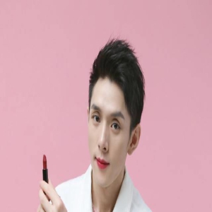 李佳琦深夜发长文道歉,网友却不买账,三点原因令彼此渐行渐远