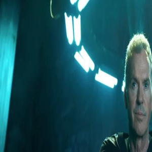 《闪电侠》曝光全新剧照 基顿版蝙蝠侠垂垂老矣