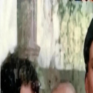 1964年马云的半岁照,他爸爸仪表堂堂,妈妈长相秀美,马云像妈妈