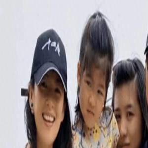 章子怡一家四口被偶遇,醒醒撒娇牵手爸爸,儿子露正脸像汪峰