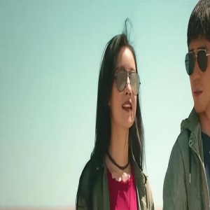 《西出玉门》热度飙升,“戏混子”藏不住了,演技差却能美美隐身