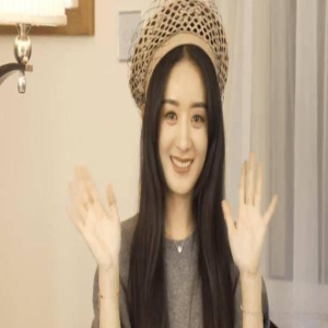 赵丽颖拍宣传片脸胖了,多次笑场又甜又俏皮,33岁还是“小可爱”