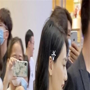 国民女神!高圆圆气质如少女,双下巴引人注意。