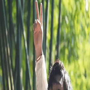 豪门女婿窦骁回京,陪何超莲度甜蜜时光