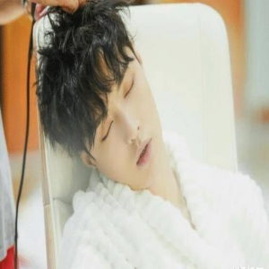 挺喜欢张艺兴,把努力当人设,而且实实在在做到的偶像仅此一人