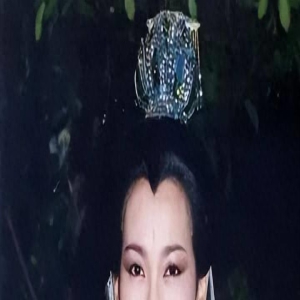 69岁的赵雅芝真会穿衣!无论穿纯色还是图案,都非常时尚又减龄