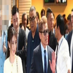 郭富城赛马赢200万港元，激动拥抱方媛，身旁岳父笑得见牙不见眼