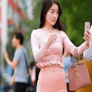 有种胖叫“姨妈的微胖”，穿成这样就敢上大街了，网友太给力了