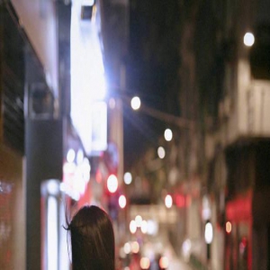 李一桐短发造型释出 穿黑色露肩套装性感明媚