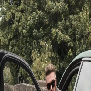 Highlights | 玛莎拉蒂携手大卫·贝克汉姆推出个性化典藏系列车型，第二十五届上海国际电影节隆重开幕...