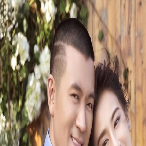 扬子牵89岁母亲游迪士尼，黄圣依跟随似路人，自曝分居致婚变升级