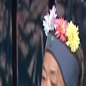 倪萍演红楼刘姥姥引争议，眼泪鼻涕一起流，被指太煽情都是播音腔