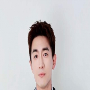 内娱少见的画风！林更新晒近照状态惊人，网友却被他的评论区笑死