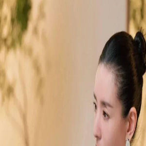 董洁首谈分手风波影响，好友称董洁从未埋怨潘粤明，网友怒了