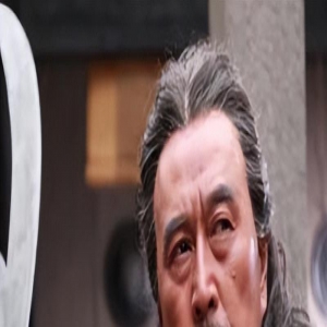 68岁香港戏骨老婆首出镜！穿35元衣爬木梯摘荔枝，农村生活很惬意