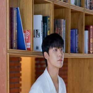 李到晛谈与林智妍恋爱故事 姐弟恋但是像朋友 黑暗荣耀成两人红娘