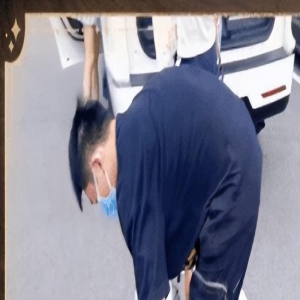 辟谣生三胎？郑恺老婆晒一家人游迪士尼身材纤细