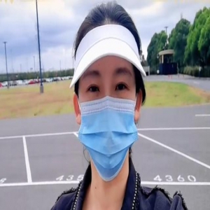 打脸了？苗苗晒视频辟谣三胎，被扒是去年库存，妹妹太黏人遭吐槽