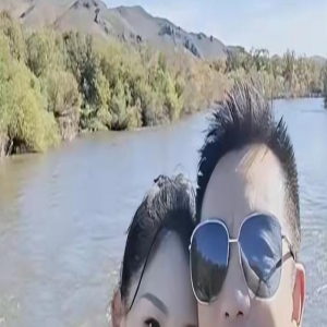 郑恺婚变再升级！深夜聚会揽苏芒入怀穿情侣装，曾嫌丈母娘事太多