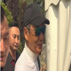 周润发参加亲子跑活动，51岁袁咏仪状态获赞，霍思燕嗯哼也露面