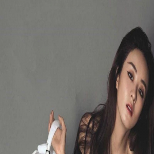 赵丽颖性感造型来袭，一身“网格黑丝”配短裙实力诱惑，太馋人了