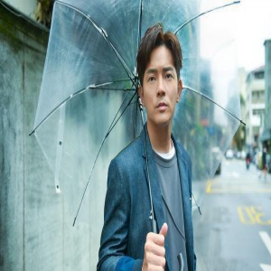 宥胜强抱女员工后私讯「我很需要」 被警告仅承诺：尽量不再犯