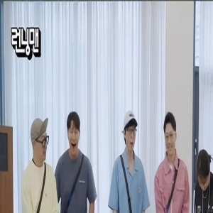 宋智孝美黑过度，双腿变成褐色？金钟国笑称像牛肉干，她独自平静