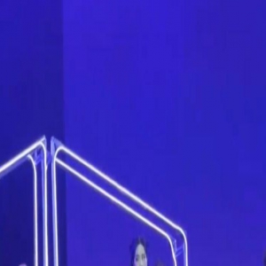 Jennie「站台上发呆」影片疯传！　BP成员轻点肩膀才惊醒