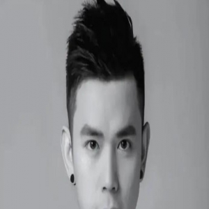 歌手张恒远葬礼过程曝光，妻子毕夏却因发型和露纹身被网暴？