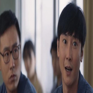 37岁男演员月薪1万，租房买不起空调，自嘲收入就比外卖小哥高点