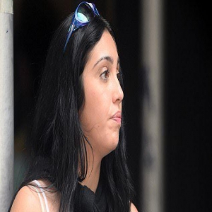 麦当娜26岁模特女儿圆润！肚腩弹出下颚线模糊，甜吻相恋6年男友