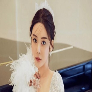 蔡天凤葬礼现场曝光！遗体修复如同真人，丈夫捧遗照上车神色哀伤